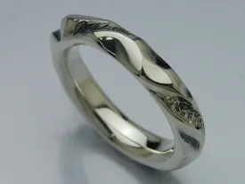 Hammerd Line Ring